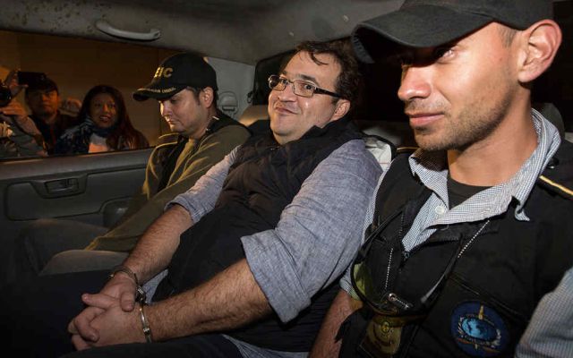 Javier Duarte está molesto por dormir en una cama de piedra