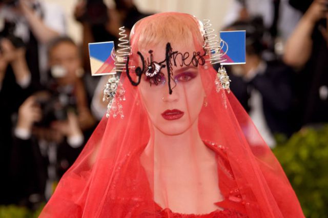 Fans atacan a Katy Perry por polémica fotografía Fans atacan a Katy Perry por polémica fotografía