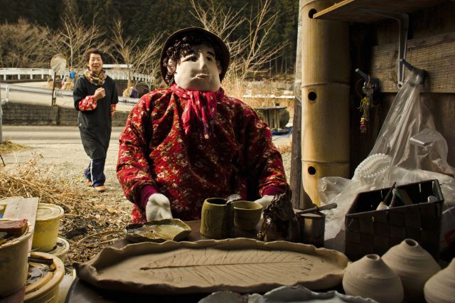 Existe un pueblo en Japón habitado casi totalmente por muñecos