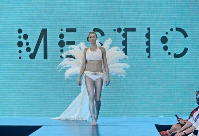 Convierte estiércol de vaca en moda de alta costura