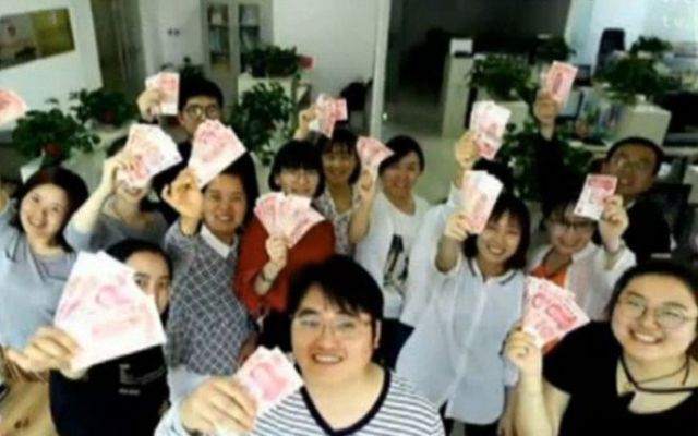 Una empresa en China ofrece bonos si sus empleados bajan de peso