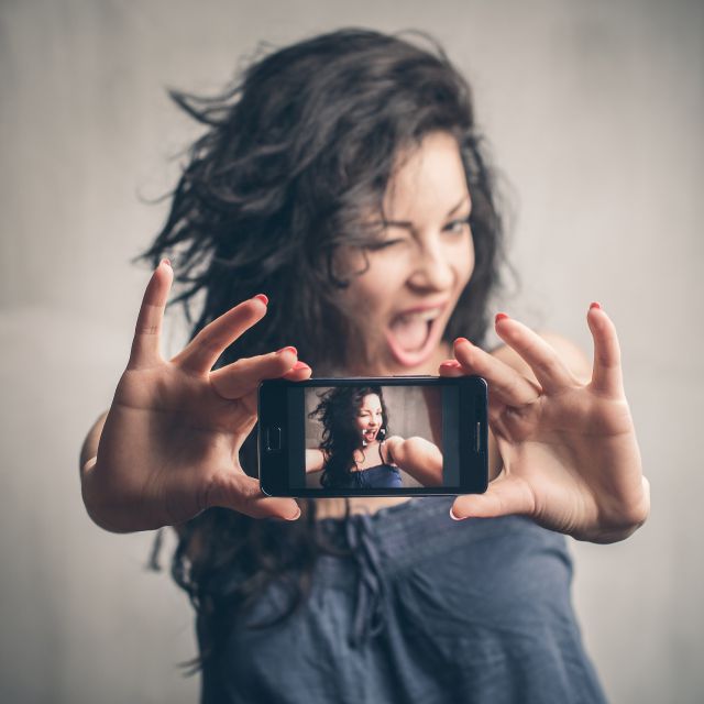 Las selfies te hacen creer que eres más atractivo de lo que realmente eres Las selfies te hacen creer que eres más atractivo de lo que realmente eres