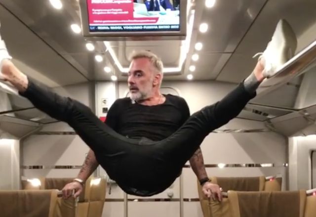 Gianluca Vacchi bailando