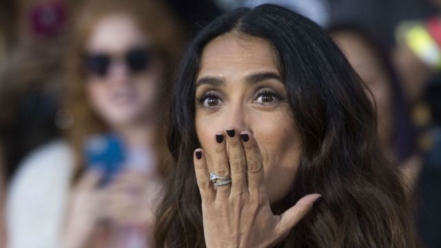 Salma Hayek sorprende con drástico cambio de look
