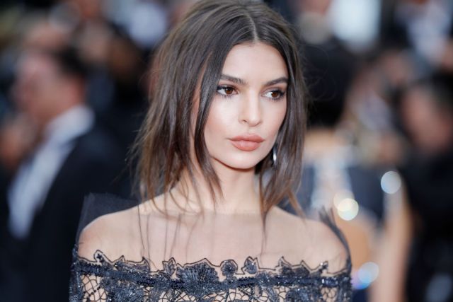 Emily Ratajkowski posa totalmente desnuda