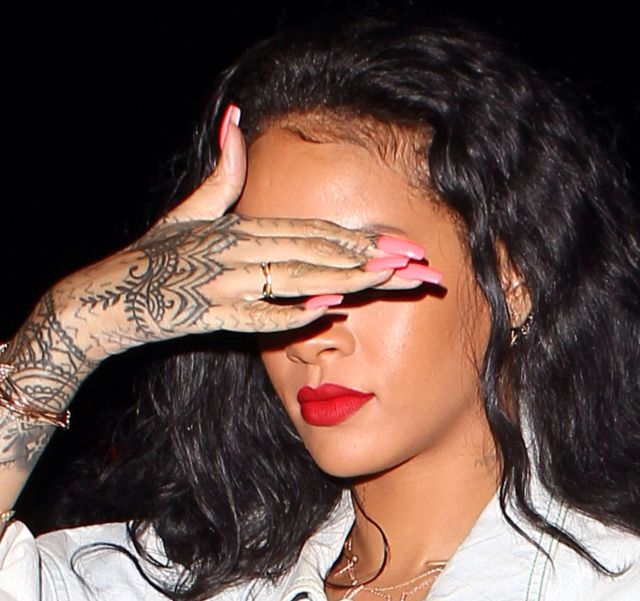 Critican aumento de peso de Rihanna