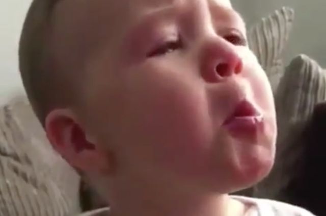 Bebé conmueve las redes al llorar cuando escucha esta canción Bebé conmueve las redes al llorar cuando escucha esta canción