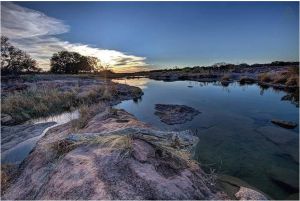 Amigos crean mini-ciudad para envejecer juntos y ser vecinos en el pequeño poblado Llano Exit Strategy, ubicado frente al río Llano en Texas, Estados Unidos Amigos crean mini-ciudad para envejecer juntos y ser vecinos en el pequeño poblado Llano Exit Strategy, ubicado frente al río Llano en Texas, Estados Unidos