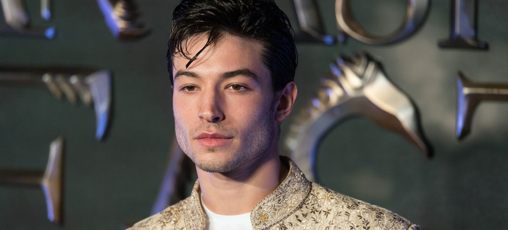 Ezra Miller Ezra Miller Rompe El Silencio Se Disculpa Y Explica La