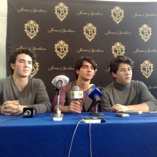 Enloquecen con Jonas Brothers