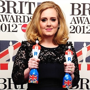 Adele triunfa también en los Premios Brit