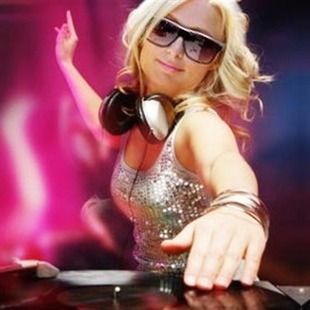 Paris Hilton debutará como DJ en festival de pop de Brasil