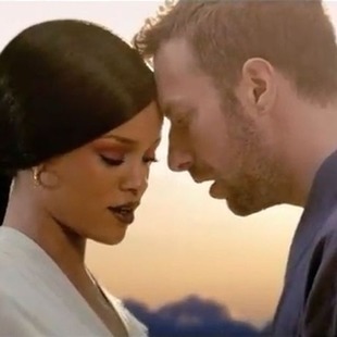 Rihanna y Chris Martin estelarizan videoclip estilo oriental