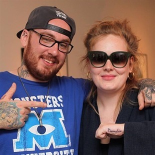 Adele tiene nuevo tatuaje