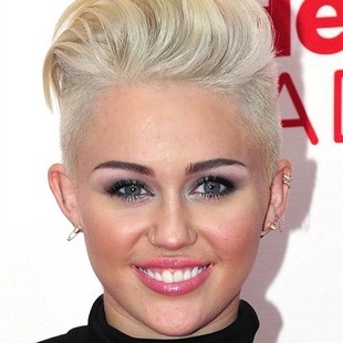 Miley Cyrus de nuevo desnuda.