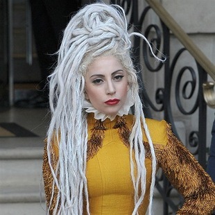 Lady Gaga crea polémica por unos kilos de más.