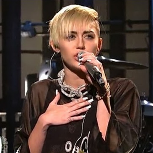 Miley Cyrus acusa a Elvis Presley de ser el autor del twerking