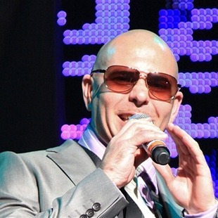 Pitbull quiere 'una choza del amor' para relajarse en conciertos.