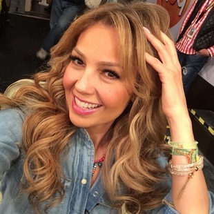 Thalía estrenó su primer sencillo de su nuevo material discográfico.