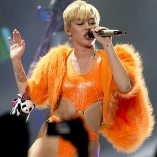 Miley Cyrus ofrece un concierto sencillo en la Cuidad de México.