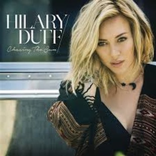 Hilary Duff celebra su gran regreso a la música