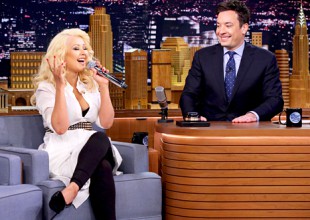Christina Aguilera imita la voz de Britney Spears