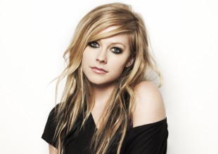 Avril Lavigne enfermó debido a una garrapata