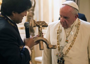 El "extraño" regalo que le dieron al Papa Francisco