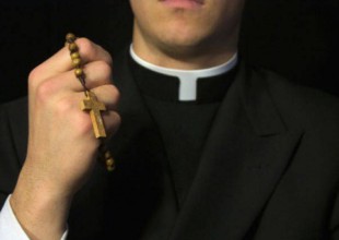 Iglesia denuncia red de falsos “sacerdotes”