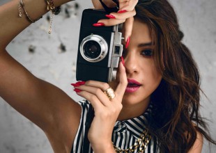 Selena Gómez nos regala una sexy selfie en ropa interior