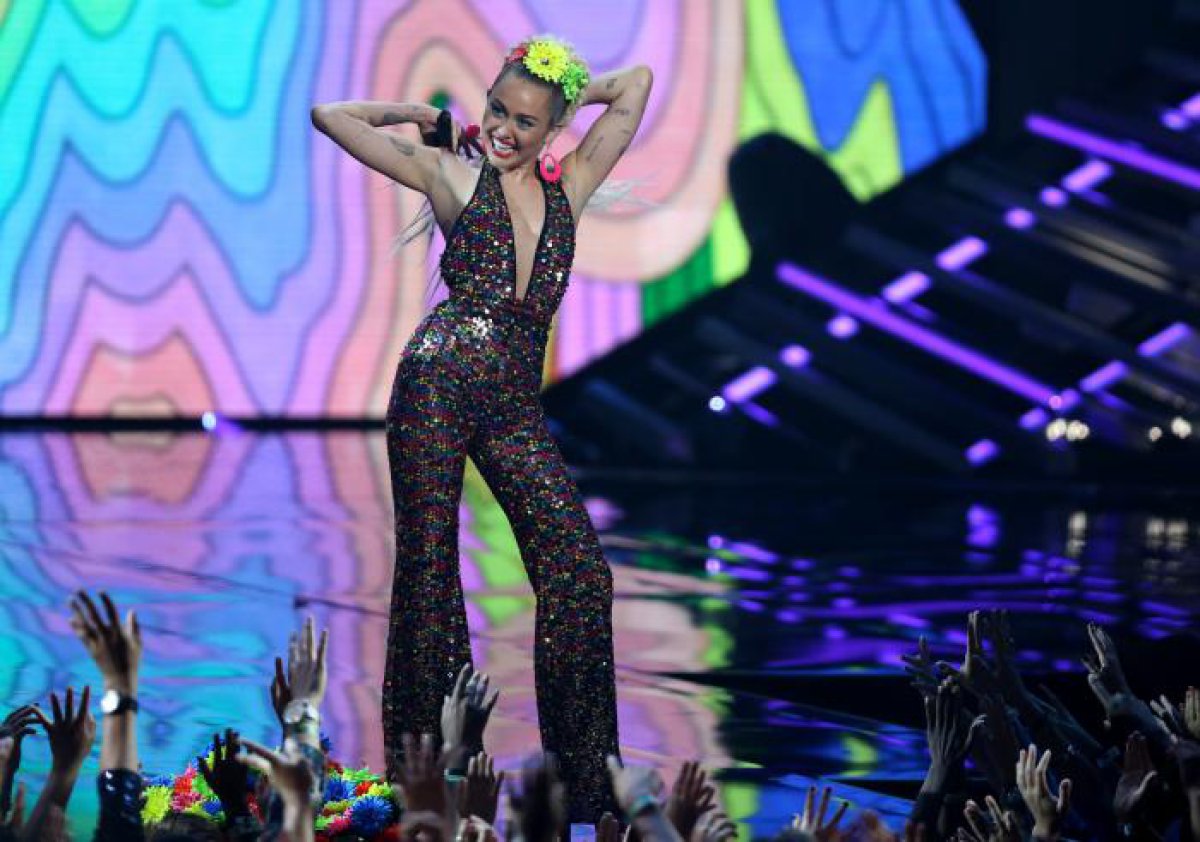¡Los Outfits de Miley Cyrus!