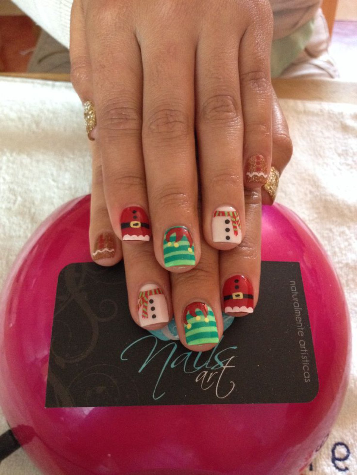 ¡Amarás estos diseños navideños para tus uñas
