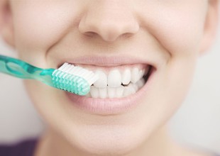 4 errores que cometes al lavarte los dientes