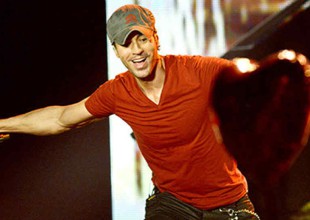Caótica la salida de Enrique Iglesias de un concierto en Tel Aviv, Israel