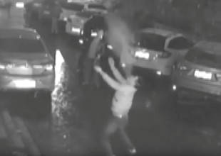 Hombre intenta atrapar en sus brazos a una mujer que caía de un piso 11 en China