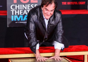 Tarantino plasma sus huellas en el Teatro Chino de Hollywood