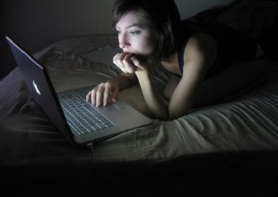 ¿Por qué dormimos menos en la era digital?