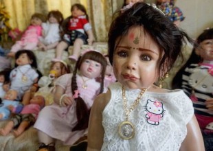 En Tailandia puedes comprar una muñeca poseída… por un espíritu bueno