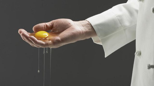 Un método para 'deshervir' huevos duros