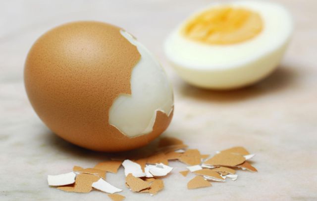 Método para 'deshervir' huevos duros
