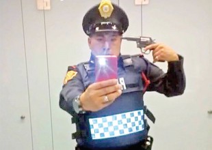 Policía se toma una selfie “suicida”