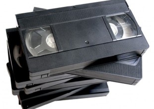 Hombre es arrestado por no devolver una cinta VHS