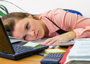 Dormir en el trabajo debería ser un derecho revela un estudio