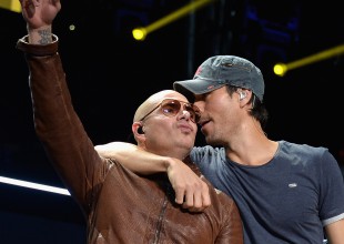 Enrique Iglesias y Pitbull confirman actuación para los Premios Juventud
