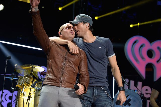 Enrique Iglesias y Pitbull confirman actuación para los Premios Juventud