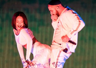 Drake baila sensualmente con Rihanna en pleno concierto (Videos)