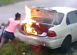 Mujer quema auto equivocado por celos