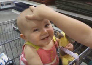 Esta bebé tiene la risa más maléfica del mundo
