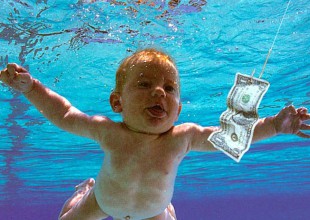 Bebé recrea la portada del álbum “Nevermind” 25 años después