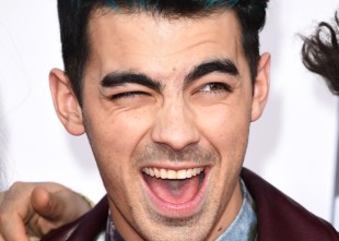 Joe Jonas reveló con qué famosa perdió la "inocencia"